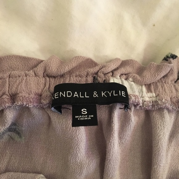 off the shoulder floral crop top - Picture 2 of 3